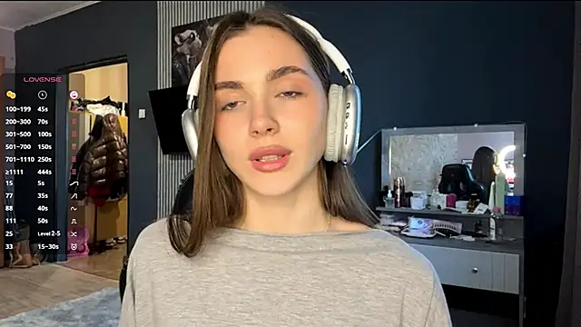 Veluxe online show from March 29, 3:01 pm