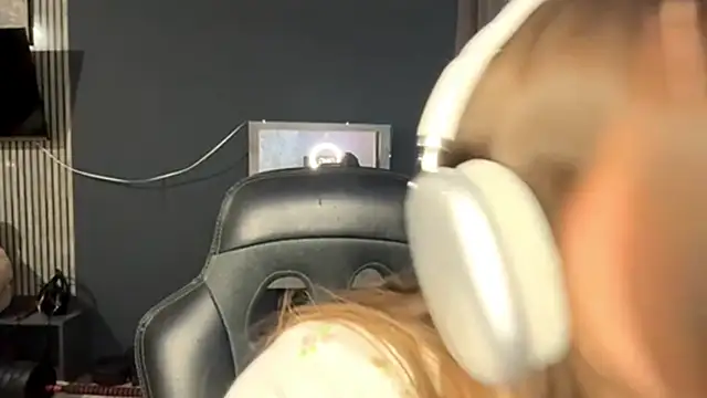 Veluxe online show from April 7, 3:01 pm