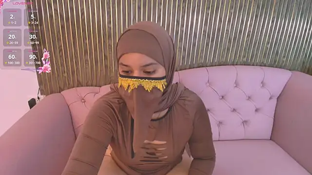 Aminaa Kaarim online show from April 22, 6:20 pm