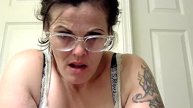 kitty-kitten82 online show from April 3, 3:04 am