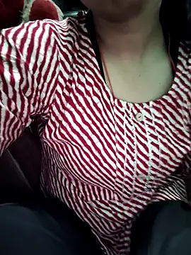 Snapshot of model_seela chatting on April 12, 1:10 am model seela online show from April 12, 1:10 am