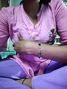 Snapshot of model_seela chatting on April 12, 3:28 pm model seela online show from April 12, 3:28 pm