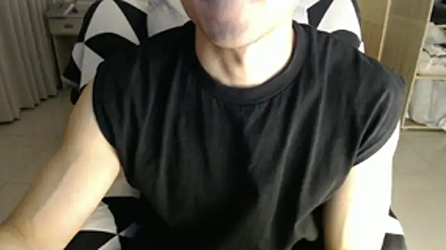 Snapshot of Kent6828 chatting on May 12, 2:14 pm Kent6828 online show from May 12, 2:14 pm