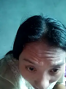Snapshot of Leiley_98 chatting on May 4, 12:17 am Leiley 98 online show from May 4, 12:17 am