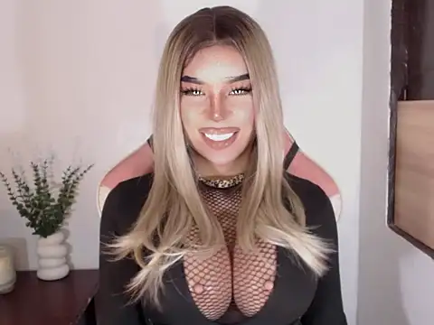 Zandralopez online show from March 30, 2:40 pm