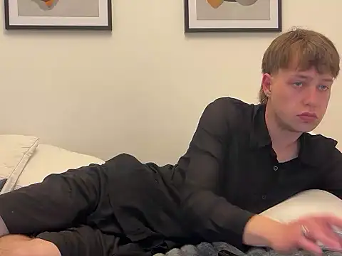 Snapshot of keiran338 chatting on March 15, 9:43 pm keiran338 online show from March 15, 9:43 pm