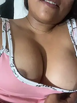 Snapshot of yuliana056 chatting on March 17, 5:44 am yuliana056 online show from March 17, 5:44 am