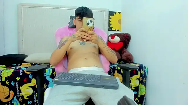 Snapshot of Yeison_gomezz chatting on March 30, 4:35 am Yeison gomezz online show from March 30, 4:35 am