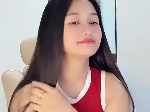 Snapshot of AmyLinee_1 chatting on May 24, 8:19 am AmyLinee 1 online show from May 24, 8:19 am
