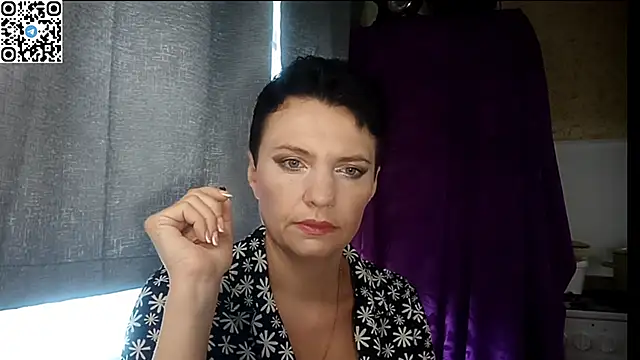 HotMamaQueen234 online show from June 27, 7:35 am