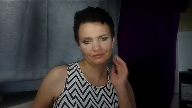 HotMamaQueen234 online show from August 4, 8:22 pm