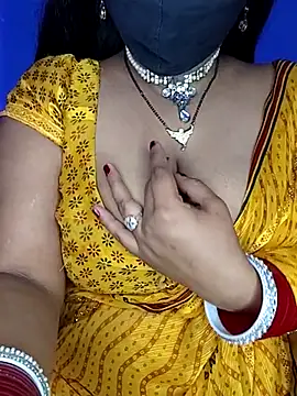 Snapshot of Miss_roohi chatting on July 18, 11:30 pm Miss roohi online show from July 18, 11:30 pm