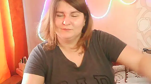Snapshot of Minisstra chatting on April 10, 12:10 pm Minisstra online show from April 10, 12:10 pm