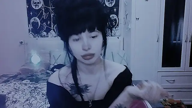 AllisonDeetz online show from June 1, 4:20 pm