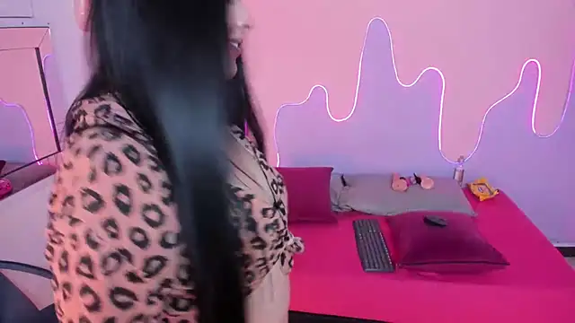 Amelia queen online show from April 9, 12:10 pm