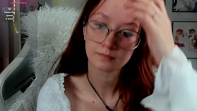 Snapshot of AmelieViolet chatting on June 24, 3:05 am AmelieViolet online show from June 24, 3:05 am