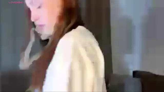 SparkSkarlet online show from April 14, 4:57 pm