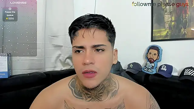 Snapshot of sweetlatinoboy chatting on May 8, 10:42 am sweetlatinoboy online show from May 8, 10:42 am
