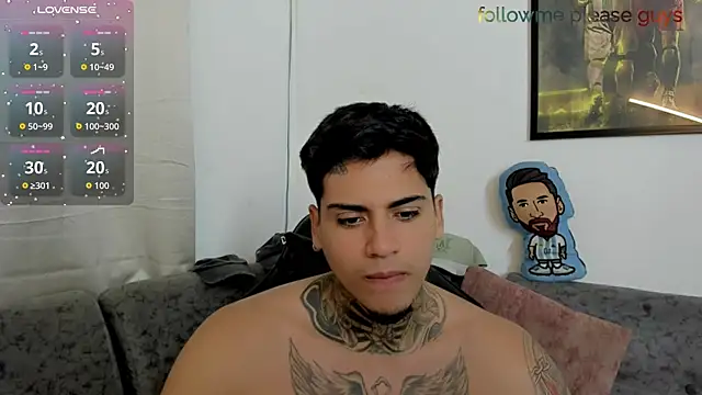 Snapshot of sweetlatinoboy chatting on June 10, 12:11 am sweetlatinoboy online show from June 10, 12:11 am