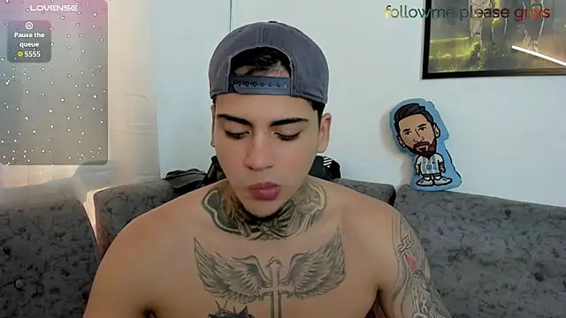 Snapshot of sweetlatinoboy chatting on June 11, 12:25 pm sweetlatinoboy online show from June 11, 12:25 pm
