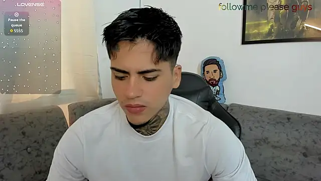 Snapshot of sweetlatinoboy chatting on June 20, 12:19 pm sweetlatinoboy online show from June 20, 12:19 pm