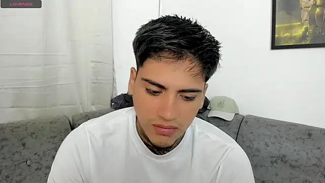 Snapshot of sweetlatinoboy chatting on August 3, 9:48 am sweetlatinoboy online show from August 3, 9:48 am