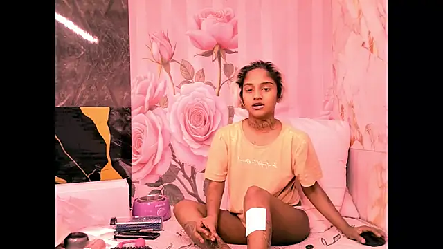 Snapshot of indian_barbie chatting on May 11, 2:45 pm indian barbie online show from May 11, 2:45 pm