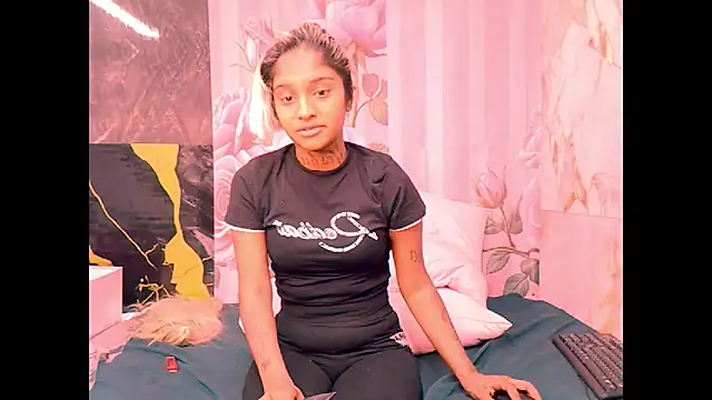 Snapshot of indian_barbie chatting on May 17, 9:28 am indian barbie online show from May 17, 9:28 am