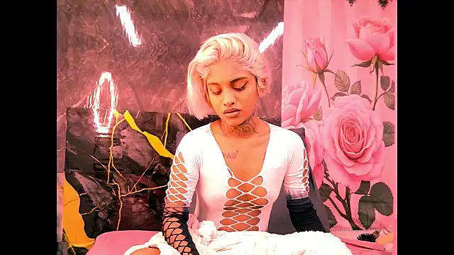 Snapshot of indian_barbie chatting on June 11, 8:56 am indian barbie online show from June 11, 8:56 am