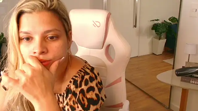 Snapshot of Florence_Ford chatting on May 23, 11:03 am Florence Ford online show from May 23, 11:03 am