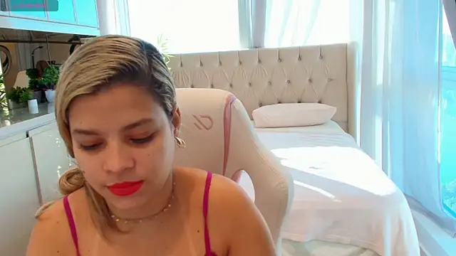 Snapshot of Florence_Ford chatting on June 8, 11:21 am Florence Ford online show from June 8, 11:21 am