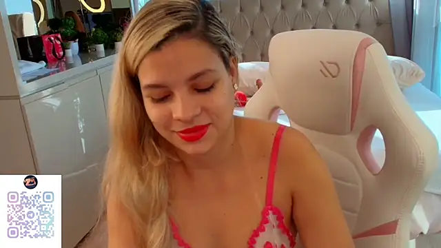 Snapshot of Florence_Ford chatting on June 15, 11:12 am Florence Ford online show from June 15, 11:12 am