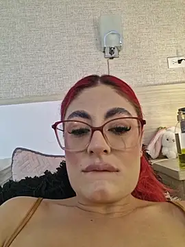 Scarlet Evanss  online show from July 1, 8:08 pm