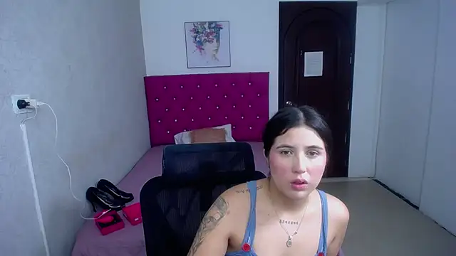 Snapshot of Pinkg_Fox10 chatting on July 3, 1:28 pm Pinkg Fox10 online show from July 3, 1:28 pm
