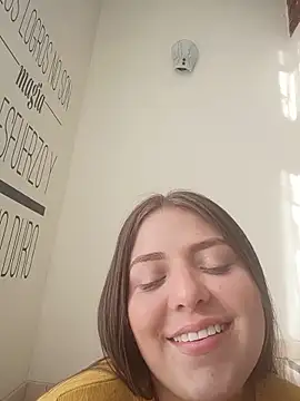 Snapshot of EmiilyStonee chatting on May 13, 12:24 pm EmiilyStonee online show from May 13, 12:24 pm