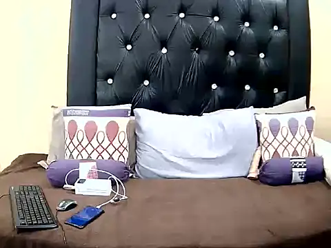 Snapshot of Blackberryxxx16 chatting on May 2, 5:18 pm Blackberryxxx16 online show from May 2, 5:18 pm