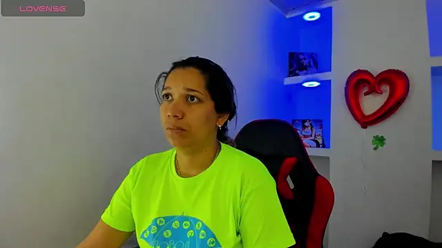 Snapshot of Melisa_14 chatting on May 7, 12:32 pm Melisa 14 online show from May 7, 12:32 pm