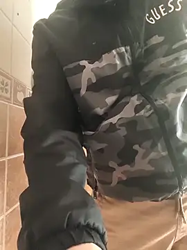 Snapshot of Papasote2345 chatting on March 21, 1:37 pm Papasote2345 online show from March 21, 1:37 pm