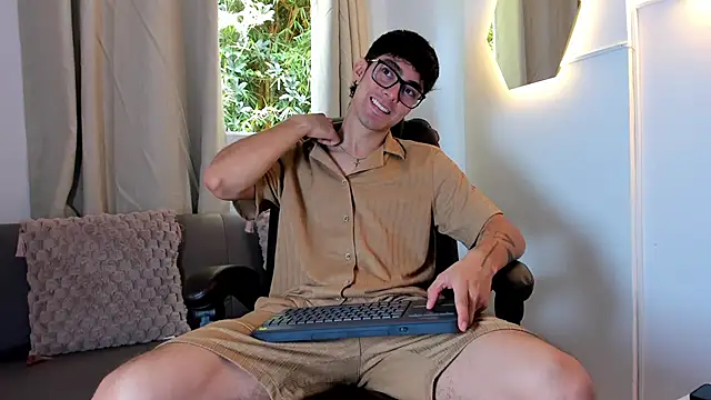 Snapshot of etham_wolf1 chatting on June 2, 5:26 pm etham wolf1 online show from June 2, 5:26 pm