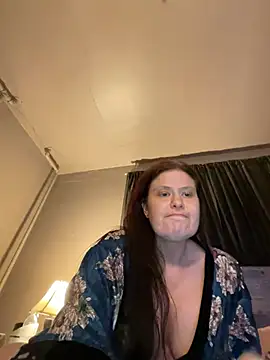 Snapshot of JulieetteLatte chatting on May 15, 12:50 am JulieetteLatte online show from May 15, 12:50 am