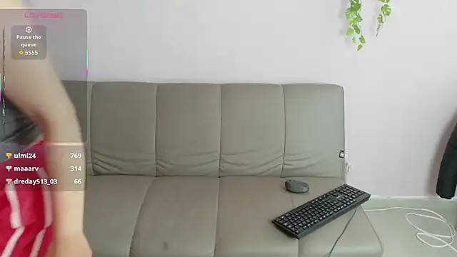 Snapshot of Zara_Fire chatting on May 7, 8:03 pm Zara Fire online show from May 7, 8:03 pm
