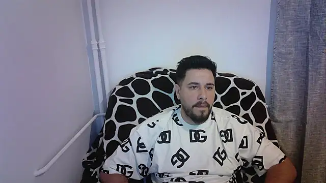 Snapshot of Gianiboy99 chatting on May 10, 1:33 am Gianiboy99 online show from May 10, 1:33 am