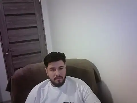 Snapshot of Gianiboy99 chatting on June 7, 9:29 pm Gianiboy99 online show from June 7, 9:29 pm