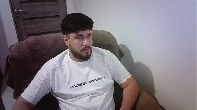 Snapshot of Gianiboy99 chatting on June 9, 12:22 am Gianiboy99 online show from June 9, 12:22 am