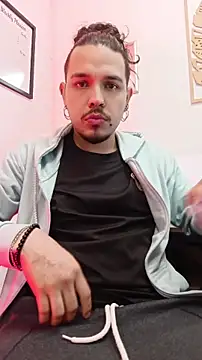 Snapshot of Bry__ chatting on March 24, 2:05 am Bry online show from March 24, 2:05 am