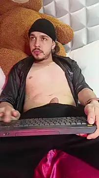 Snapshot of Bry__ chatting on April 9, 5:40 pm Bry online show from April 9, 5:40 pm