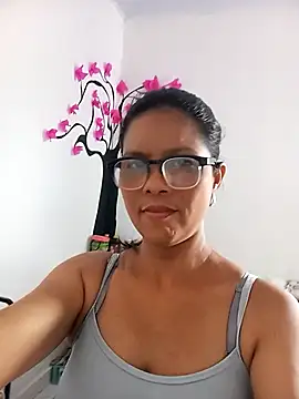 Latina306 online show from March 17, 4:10 pm