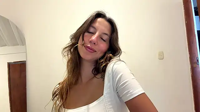 Snapshot of Julieta_Jol chatting on April 21, 1:39 pm Julieta Jol online show from April 21, 1:39 pm