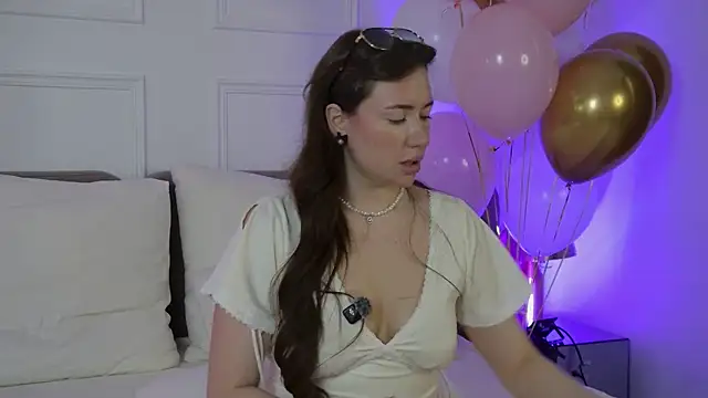 Snapshot of MeganStrane chatting on May 21, 6:20 am MeganStrane online show from May 21, 6:20 am