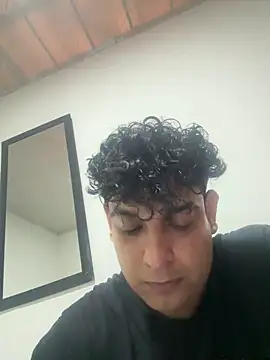 Niccolo Noir online show from April 7, 8:09 pm